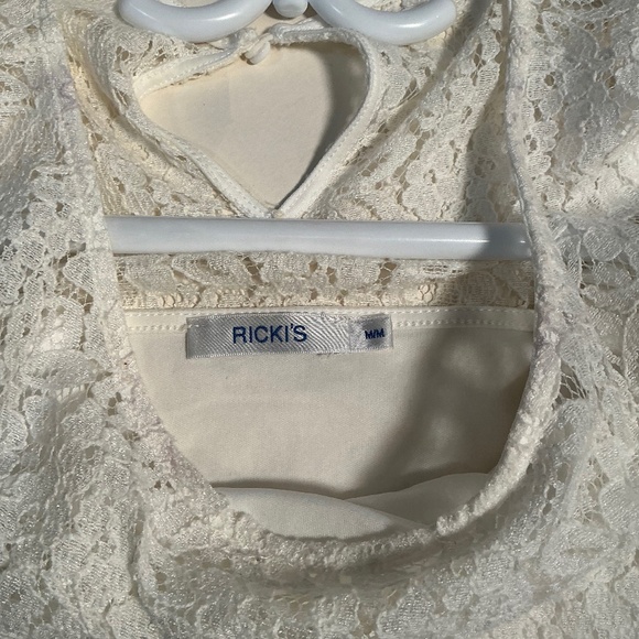 Ricki’s Cream Coloured Lacey Short Sleeved Top with Built-in Camisole, Medium - Picture 5 of 5